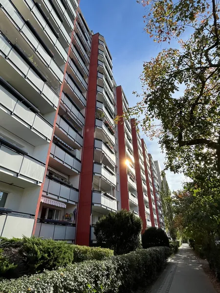 Ihr gemütliches Zuhause im Herbst: Frisch Sanierte 1-Zimmer-Wohnung mit offener Einbauküche! — photo 1